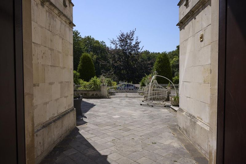 Garden courtyard – Ingress Abbey