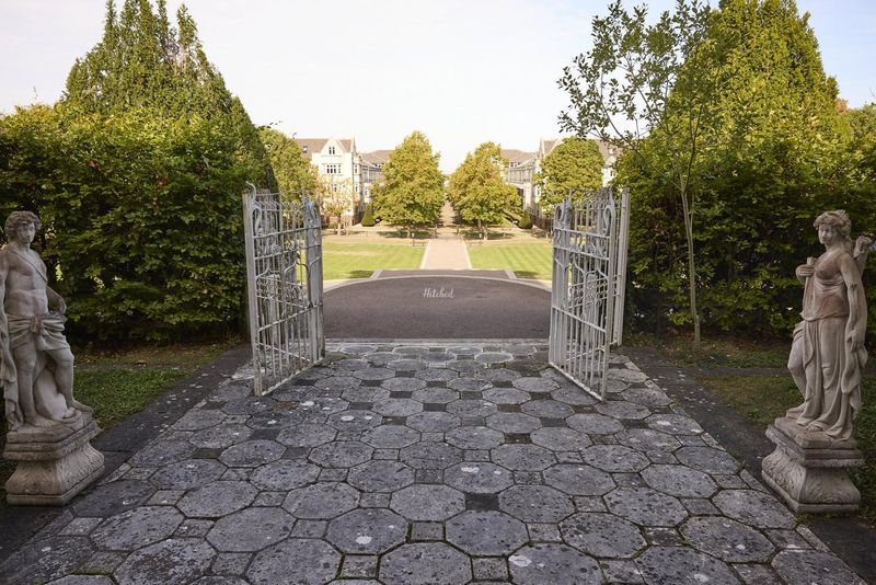 Gates with statues looking across to the lawns at Ingress Abbey