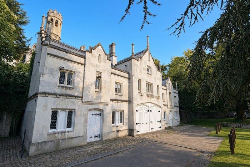 Coach House front view – Ingress Abbey