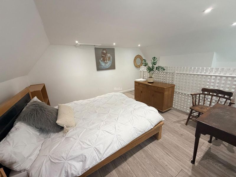 Coach House double 3 (mezzanine) bedroom – Ingress Abbey