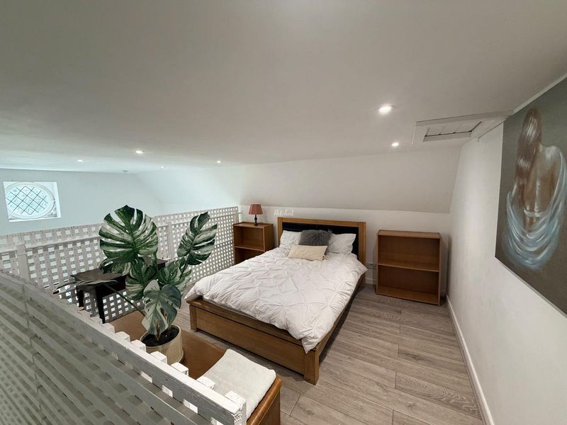 Coach House double 3 (mezzanine) bedroom – Ingress Abbey