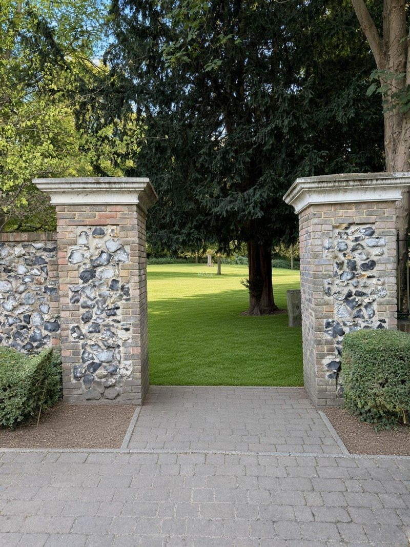 Coach House park entrance view – Ingress Abbey